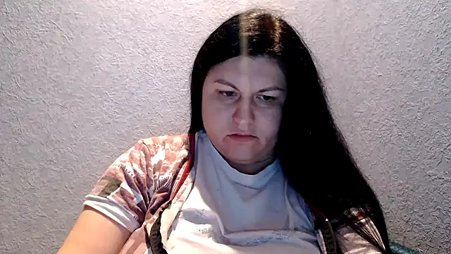 KiraSwee online show from October 21, 2025, 5:35 pm