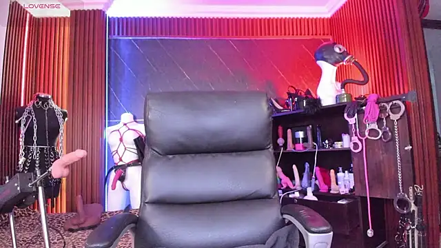 Snapshot of XiaQueen chatting on February 27, 2026, 11:32 am XiaQueen online show from February 27, 2026, 11:32 am