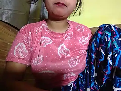 Queen Couple online show from February 27, 2025, 5:26 pm