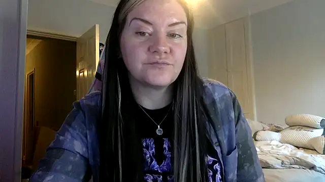 Snapshot of AureliaXOX chatting on February 7, 2025, 11:45 am AureliaXOX online show from February 7, 2025, 11:45 am