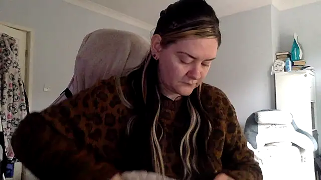 Snapshot of AureliaXOX chatting on February 22, 2025, 12:40 pm AureliaXOX online show from February 22, 2025, 12:40 pm