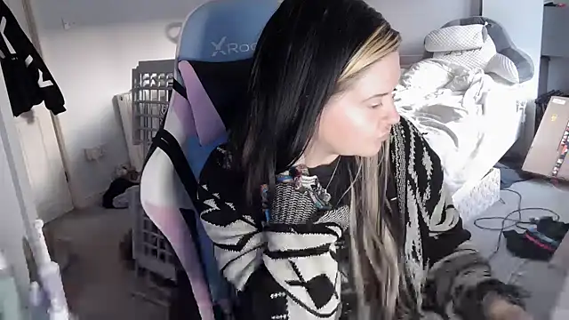 Snapshot of AureliaXOX chatting on March 8, 2025, 5:11 pm AureliaXOX online show from March 8, 2025, 5:11 pm