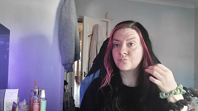 Snapshot of AureliaXOX chatting on November 12, 2025, 8:48 am AureliaXOX online show from November 12, 2025, 8:48 am