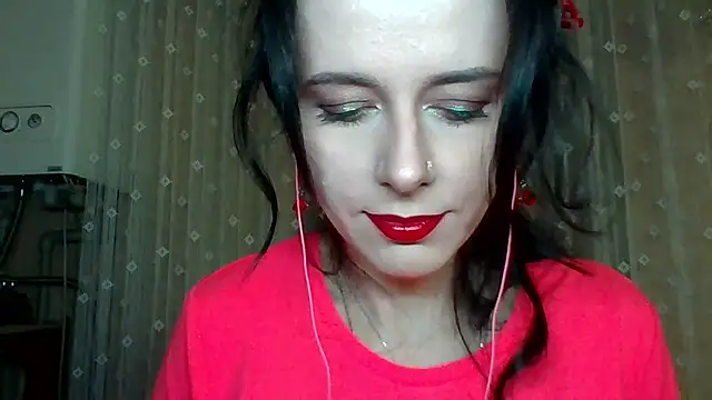 LuminousLady online show from December 13, 2025, 7:53 pm