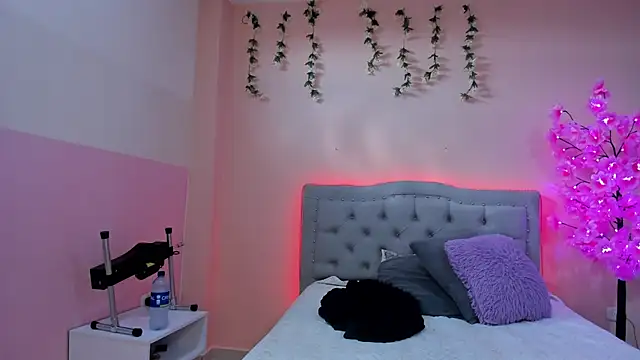 littletammy4u  online show from October 6, 2025, 12:24 pm