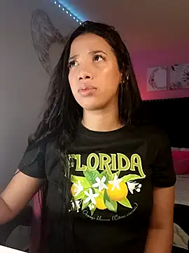 SallyWhitee online show from April 4, 2026, 5:27 am