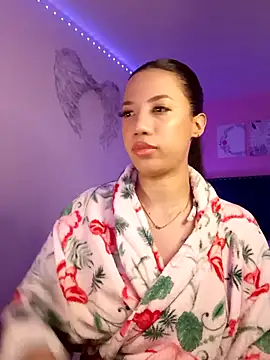 SallyWhitee online show from May 23, 2026, 5:12 am