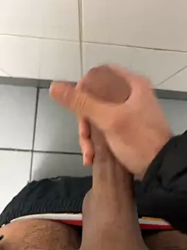 Snapshot of amialiii chatting on February 13, 2025, 10:43 pm amialiii online show from February 13, 2025, 10:43 pm