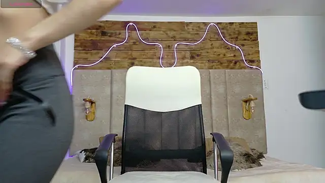 Alektra bryce online show from September 11, 2025, 7:58 pm