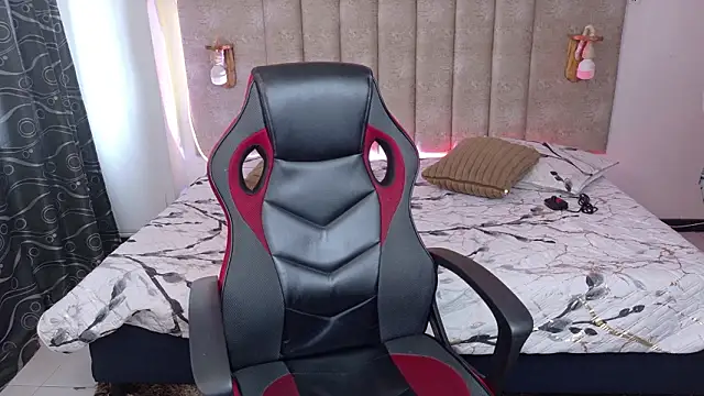 Alektra bryce online show from March 25, 2026, 7:53 pm