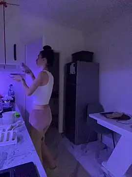 Celine Roxelle online show from December 5, 2025, 12:03 pm