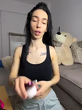 Celine Roxelle online show from April 20, 2026, 9:16 pm