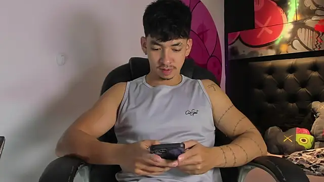 ISAAC CRYSTON online show from November 12, 2025, 8:08 pm