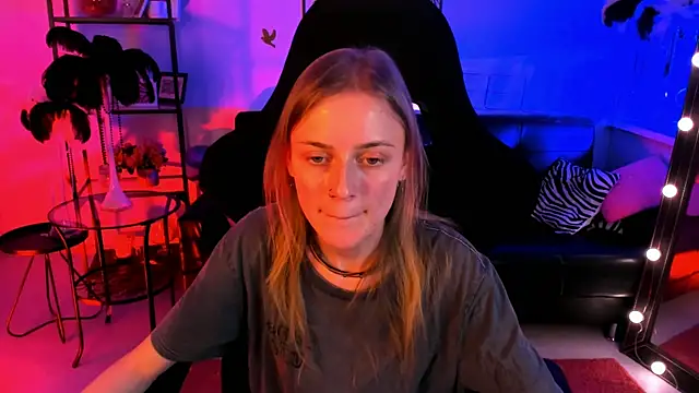 KiraMontoya online show from February 21, 2025, 5:42 pm