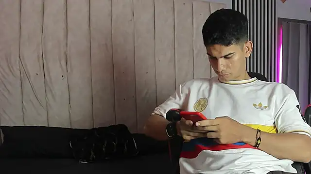 ANDRES STUD online show from November 6, 2025, 4:24 am