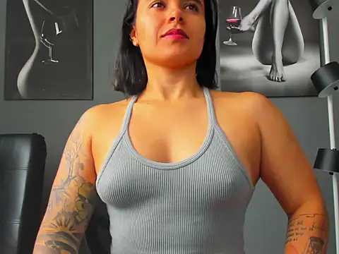 karlyjons12 online show from October 27, 2025, 4:22 pm