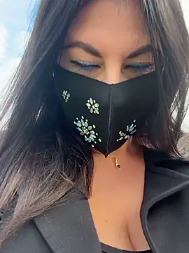 Loveblackzilla online show from October 8, 2025, 3:31 pm