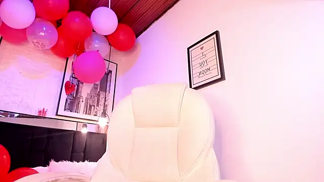 Snapshot of tylla_ chatting on February 18, 2025, 2:59 am tylla online show from February 18, 2025, 2:59 am