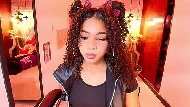 Snapshot of tylla_ chatting on March 17, 2025, 4:08 am tylla online show from March 17, 2025, 4:08 am