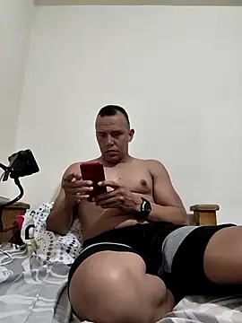 Snapshot of comando24 chatting on October 13, 2025, 9:48 pm comando24 online show from October 13, 2025, 9:48 pm