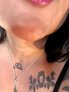 Madissonlove 1 online show from September 27, 2025, 1:43 am