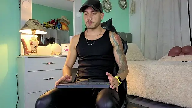 Snapshot of Chrissken chatting on January 8, 2026, 1:19 am Chrissken online show from January 8, 2026, 1:19 am