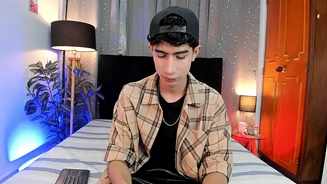 NovaaWheler online show from February 6, 2025, 4:42 am