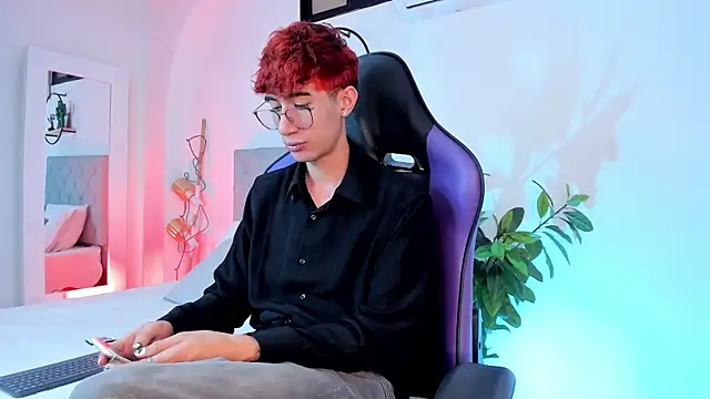 NovaaWheler online show from March 3, 2025, 4:25 am