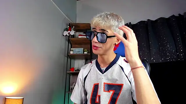 NovaaWheler online show from December 20, 2025, 6:48 pm