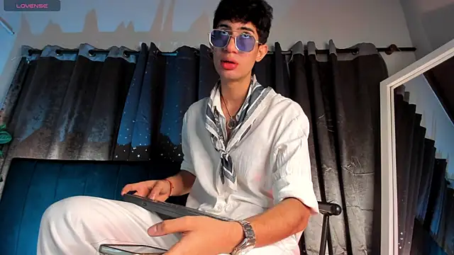 Snapshot of NovaaWheler chatting on February 13, 2026, 12:12 pm NovaaWheler online show from February 13, 2026, 12:12 pm