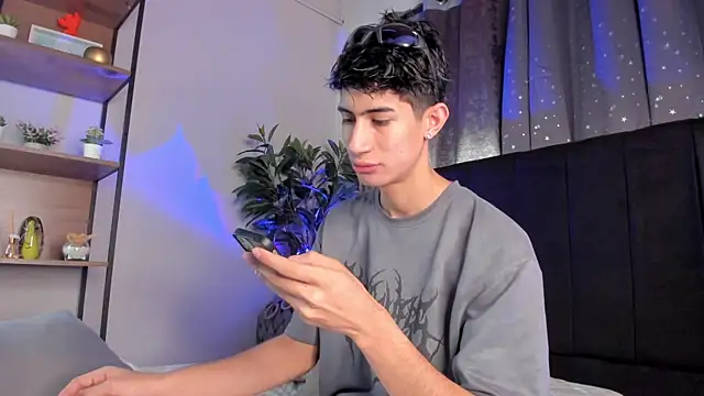 Snapshot of NovaaWheler chatting on March 4, 2026, 12:00 pm NovaaWheler online show from March 4, 2026, 12:00 pm