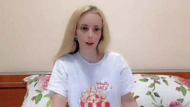 ChristiHanson online show from April 11, 2026, 1:21 am