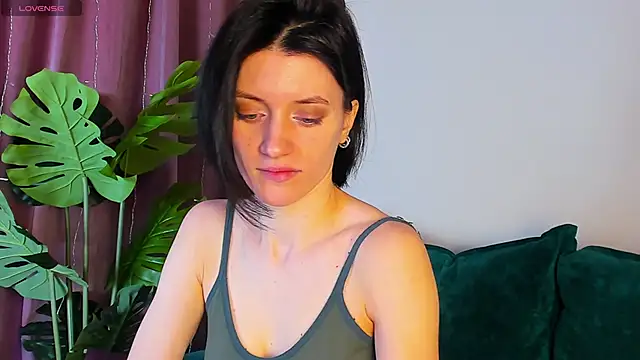 roxy riot  online show from February 6, 2025, 3:06 am