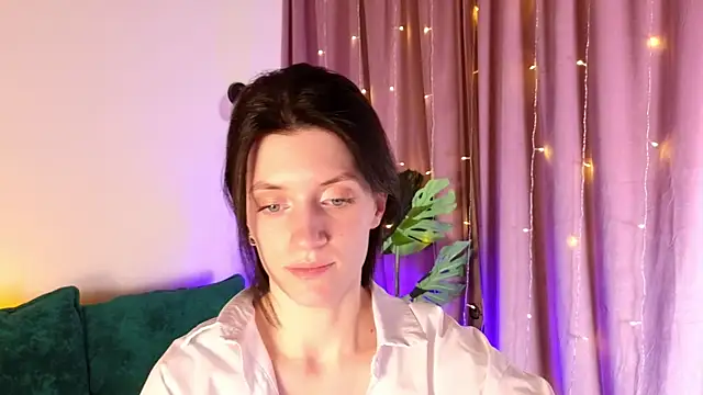 roxy riot  online show from February 14, 2025, 7:59 am