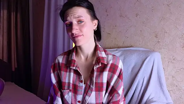 roxy riot  online show from February 17, 2025, 7:37 am