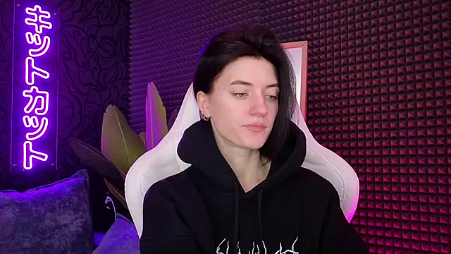 roxy riot  online show from March 11, 2025, 4:43 am