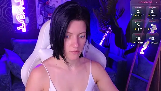 roxy riot  online show from March 29, 2026, 1:27 am