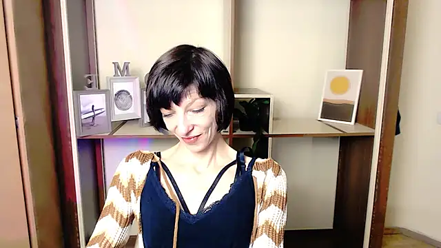  AngeliaFlow  online show from October 4, 2025, 6:55 am