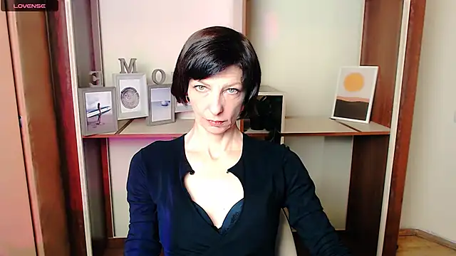  AngeliaFlow  online show from October 6, 2025, 8:56 am