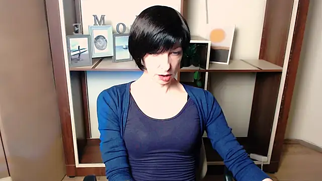  AngeliaFlow  online show from December 16, 2025, 7:13 am