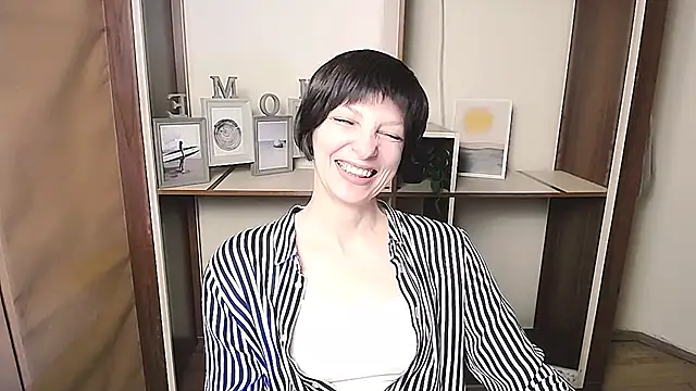  AngeliaFlow  online show from February 21, 2026, 10:16 am