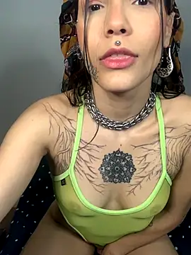 Snapshot of nickelfie chatting on November 13, 2025, 2:27 pm nickelfie online show from November 13, 2025, 2:27 pm