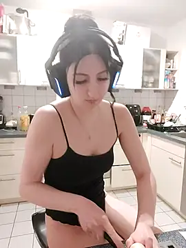 Snapshot of Gamergirl-Linela chatting on April 22, 2026, 6:53 pm Gamergirl-Linela online show from April 22, 2026, 6:53 pm