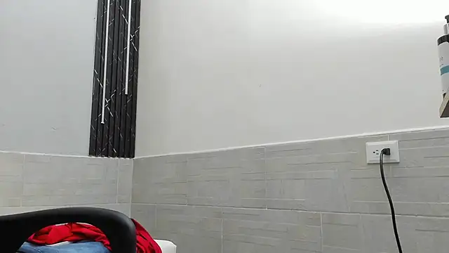 Luke davis01 online show from February 17, 2025, 4:37 pm