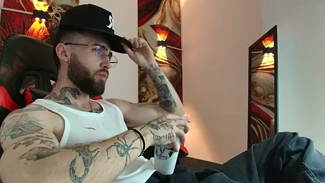 Luke davis01 online show from September 24, 2025, 1:14 pm