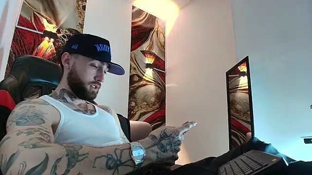 Luke davis01 online show from January 7, 2026, 1:13 pm