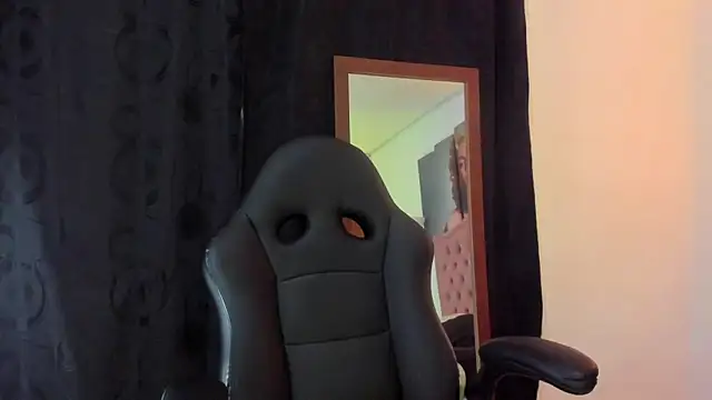 Sophia Brunett online show from February 19, 2025, 6:33 am