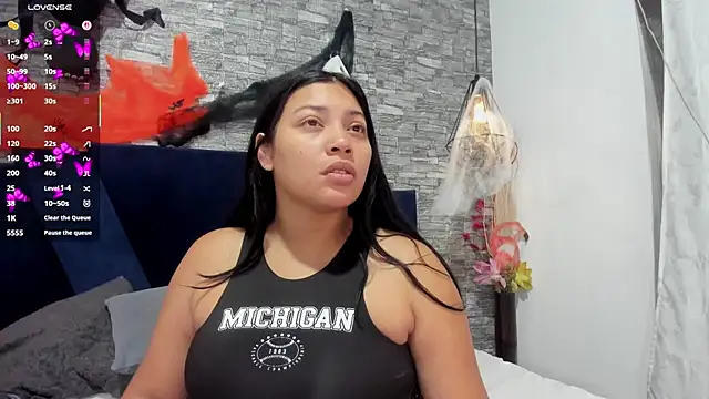 Sophia Brunett online show from October 21, 2025, 11:55 am