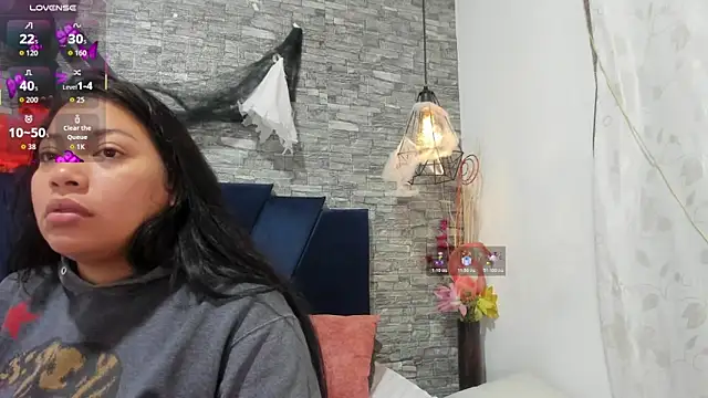 Sophia Brunett online show from October 22, 2025, 11:54 am