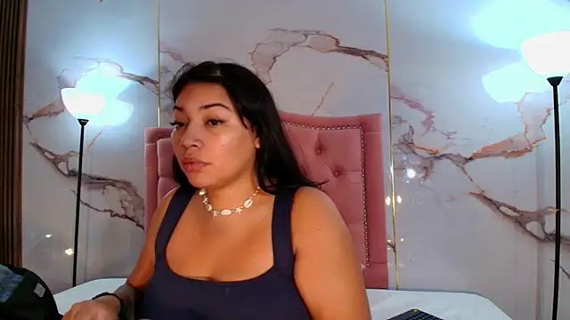 Sophia Brunett online show from December 21, 2025, 12:12 pm